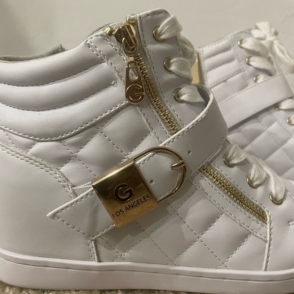 Sneaker - Picture 2 of 8